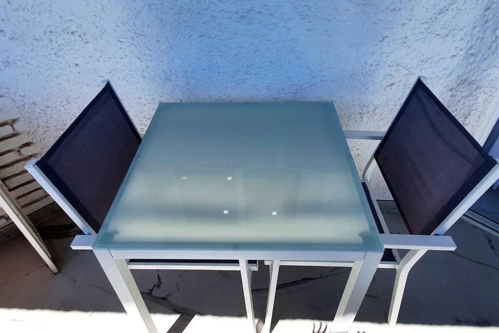 Skol 521. Fantastic Studio On The Beachfront For Holiday Rental. Marbella Exterior photo